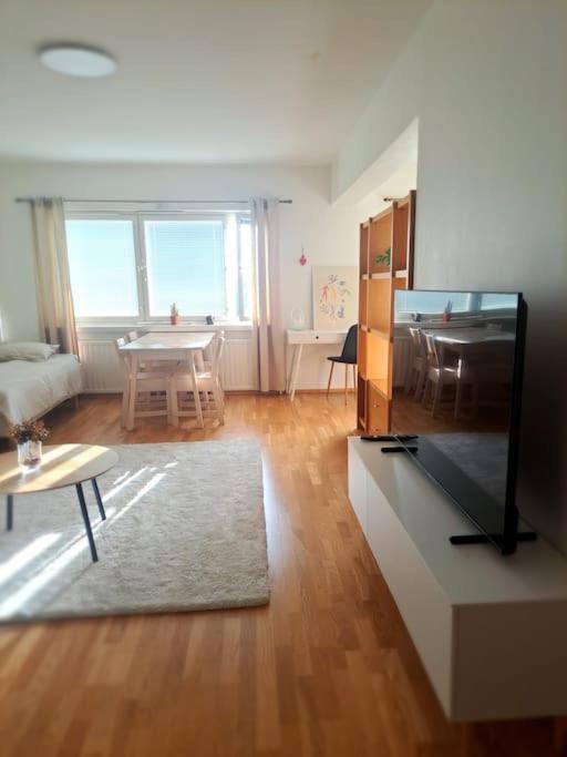 Beautiful With Seaview! 7th Floor Free Parking! Appartement *