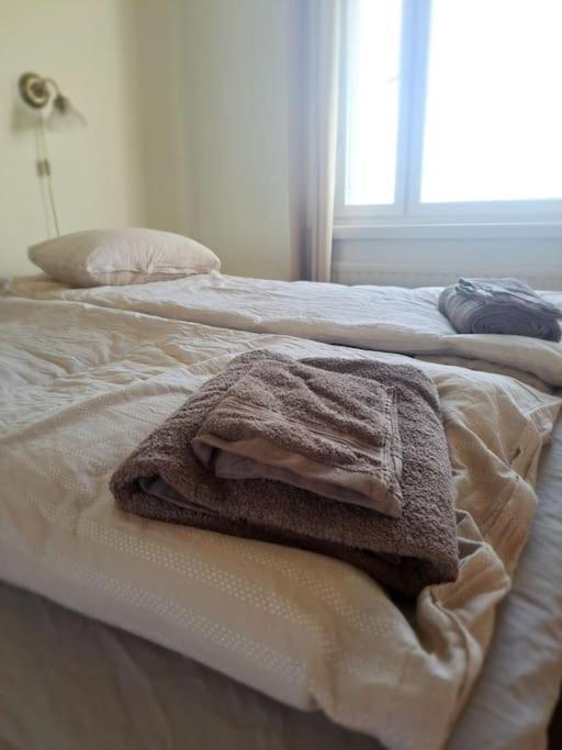 Beautiful With Seaview! 7th Floor Free Parking!