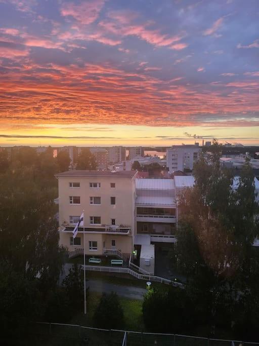 Beautiful With Seaview! 7th Floor Free Parking! Appartement