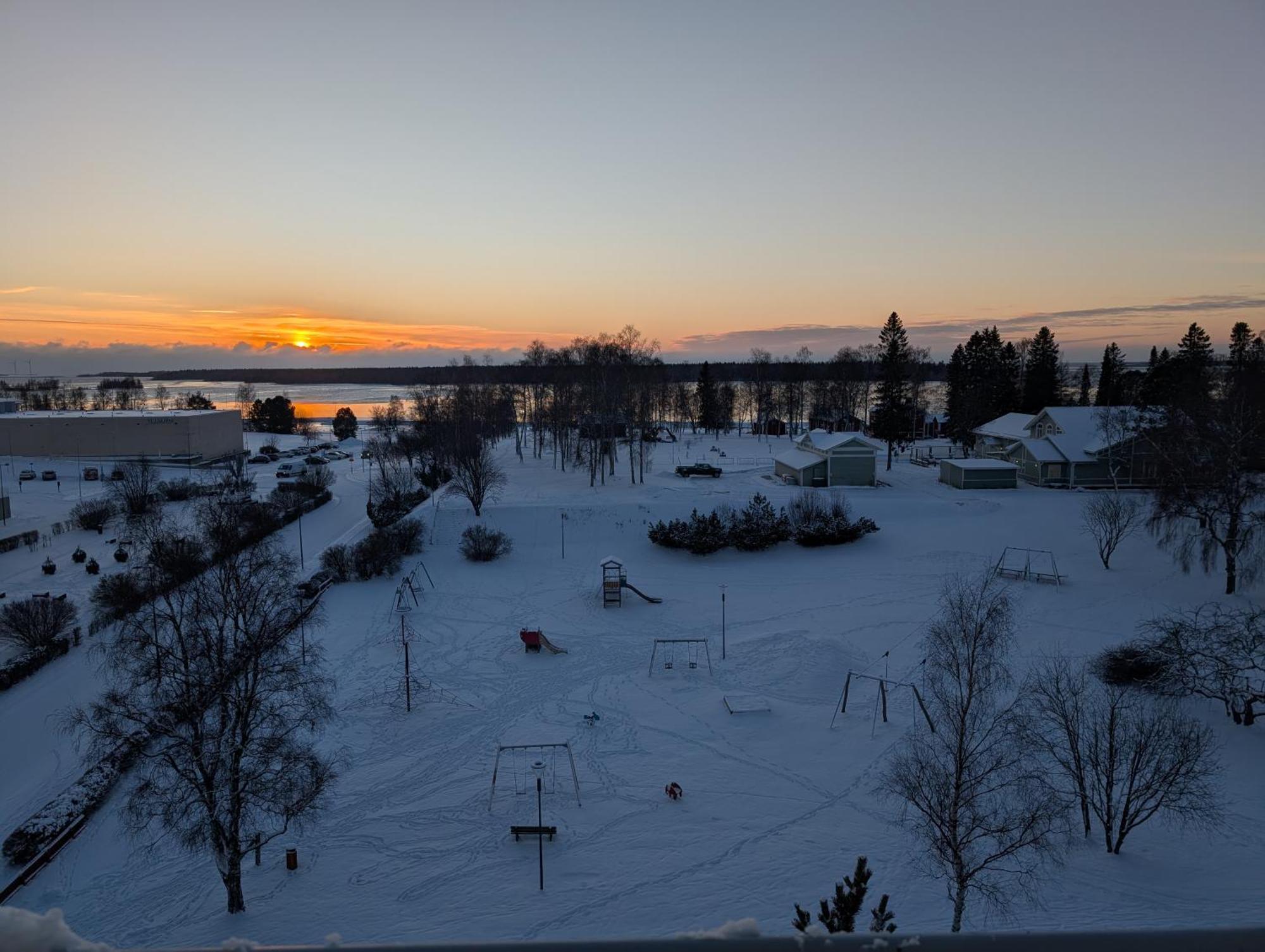 Beautiful With Seaview! 7th Floor Free Parking! Appartement