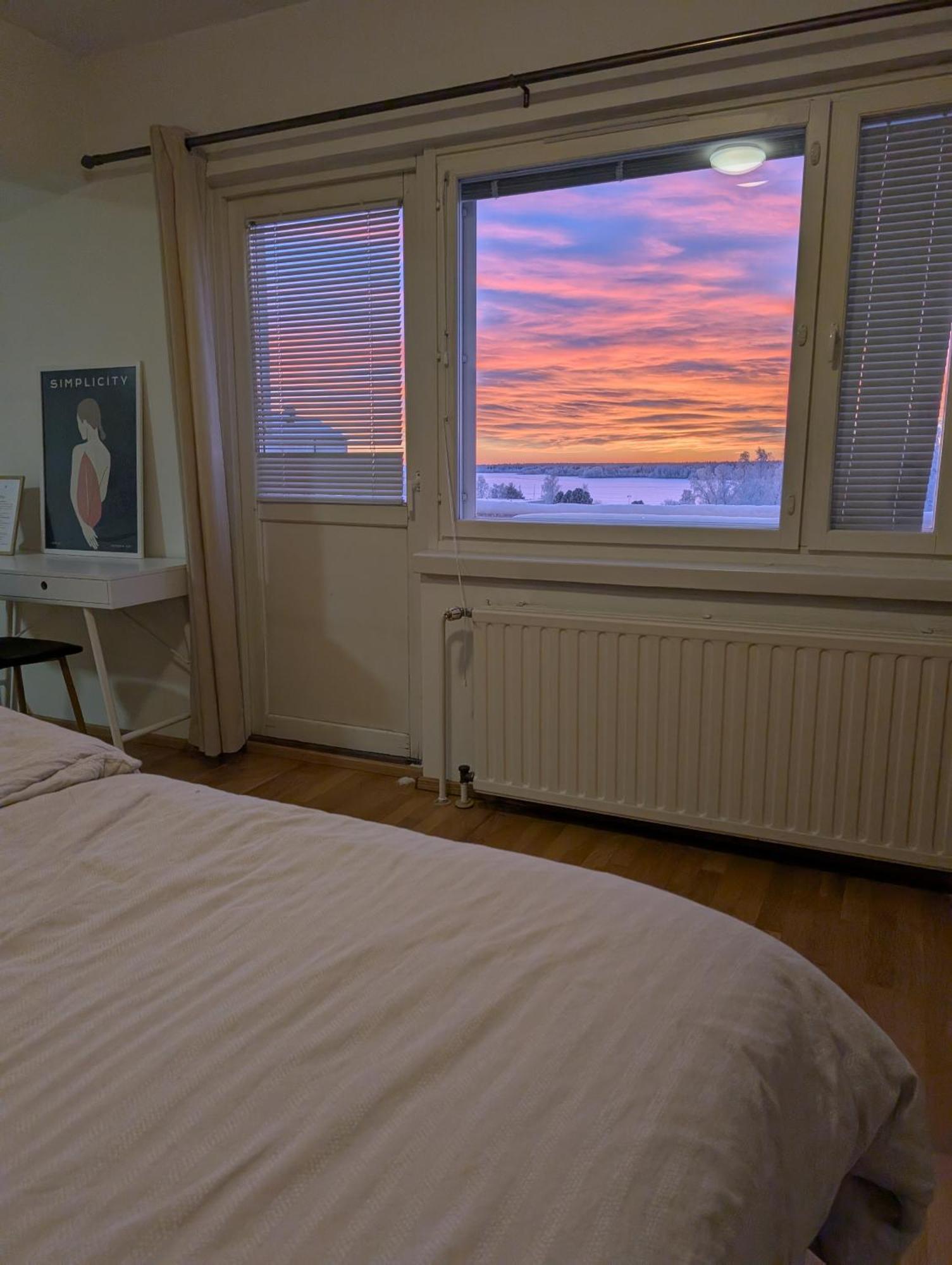 Beautiful With Seaview! 7th Floor Free Parking! Appartement